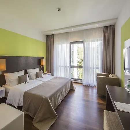 イム シュルハウス ロルヒ・アム・ライン