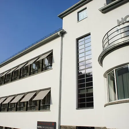 Im Schulhaus Szálloda Lorch am Rhein