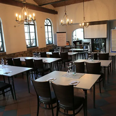 Im Schulhaus Szálloda
