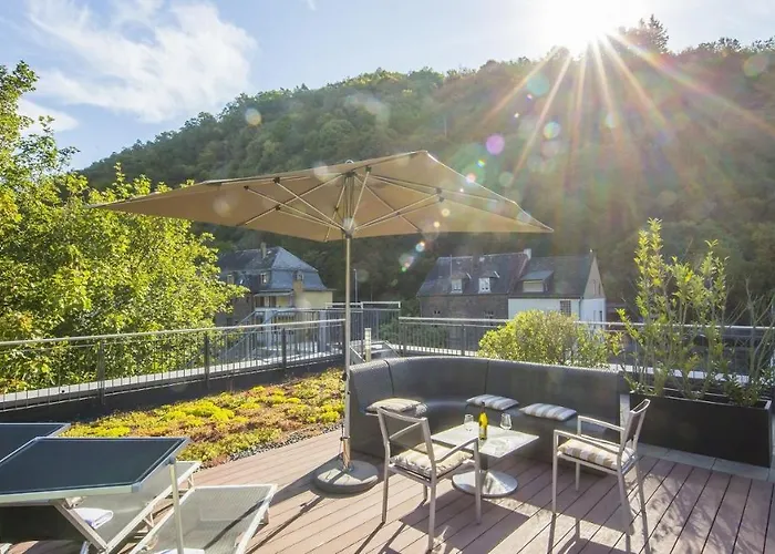 Im Schulhaus Szálloda Lorch am Rhein