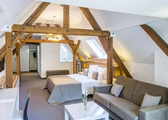 Im Schulhaus Szálloda