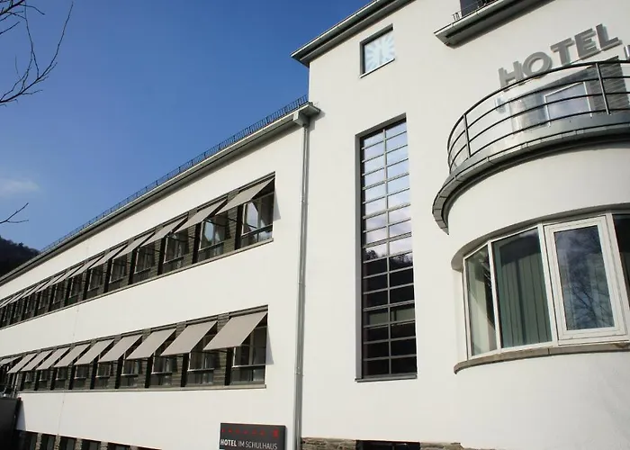 Im Schulhaus Szálloda Lorch am Rhein